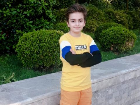 “Siz cəbhədəsiz ,mən isti evimdə…” – 12 yaşlı Kamranın əsgərlərə məktubu