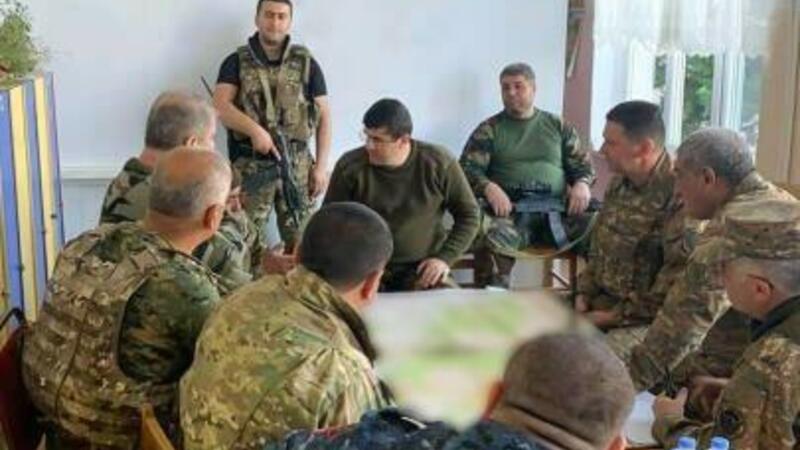 Arutyunyan “döyüşçüləri” ilə görün hara sığındı… – FOTO