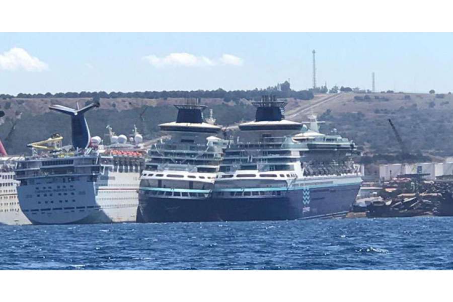 Bir zamanların ən məşhur gəmiləri indi sökülmək üçün növbə gözləyir