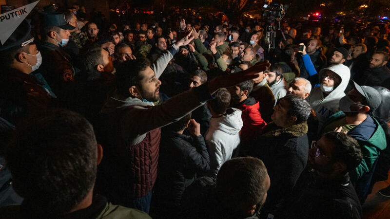 İrəvan DAĞILIR: hamısını Qəddafinin taleyi gözləyir – VİDEO