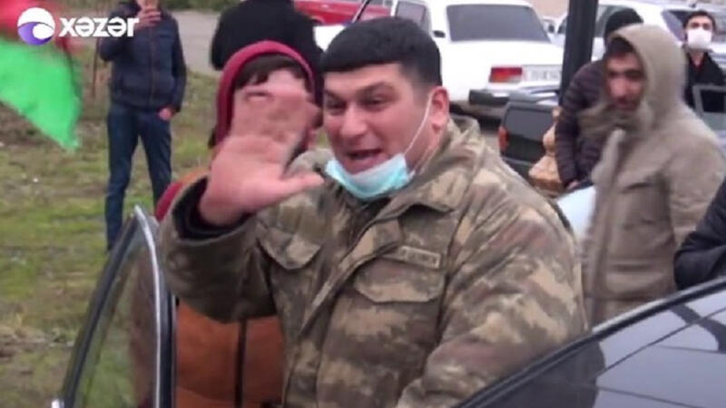 “Paşa” ləqəbli qazi evinə döndü – Böyük coşqu ilə qarşılandı/VİDEO