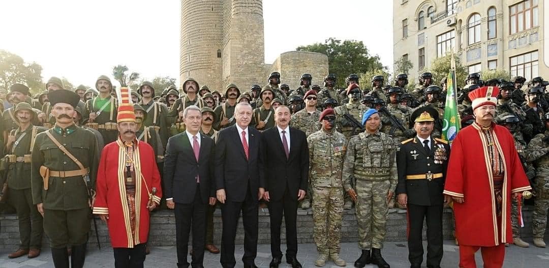 Möhtəşəm zəfər paradı