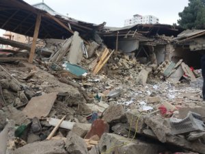 “Kaş ev-eşiyimiz dağılardı, o balalar ölməzdi…”