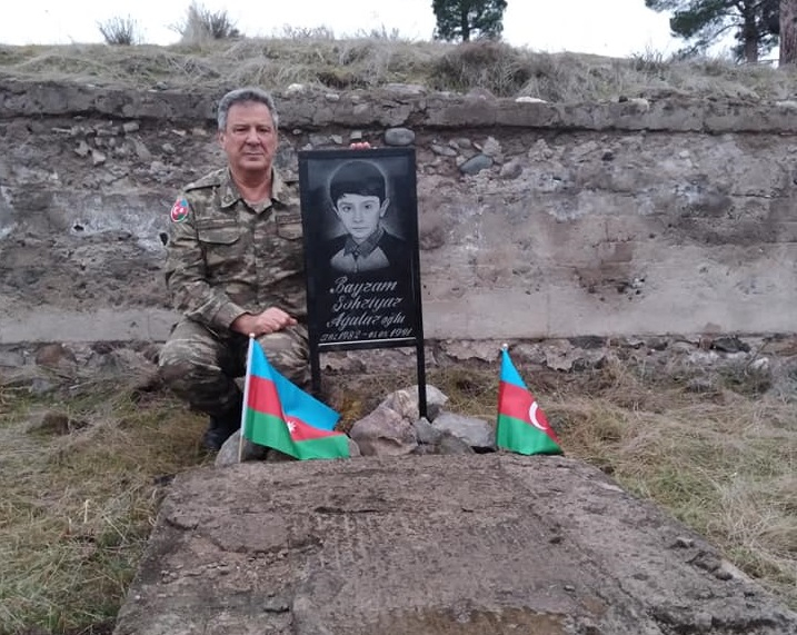 Əməkdar artist 28 ildən sonra Qubadlıda oğlunun məzarı başında – VİDEO