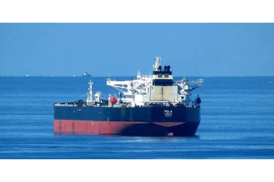 İraqa məxsus tankerin heyəti minaya görə gəmidən təxliyə edilib