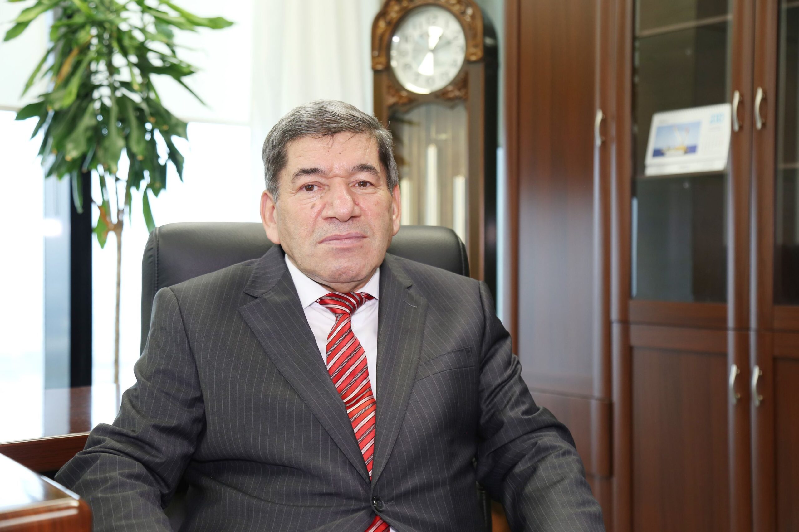 Əllərinin qabarı ilə yüksələn Əməkdar mühəndis – VIDEO