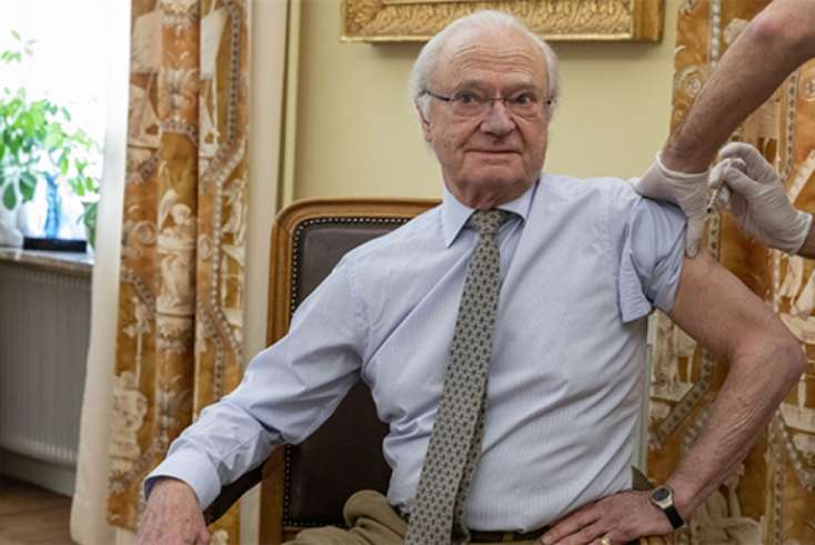 İsveç kralı və kraliçası koronavirusa qarşı peyvənd olundular