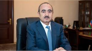 “DEMOKRAT”ların antidemokratik qərarı və “yaş senzi” mitinqləri – Əli Həsənov yazdı