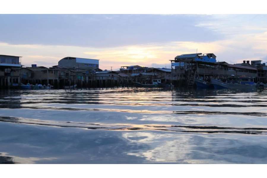 Kolumbiyada iki sərnişin gəmisi toqquşub