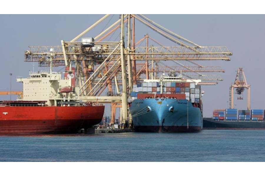 Səudiyyə Ərəbistanı Süveyş kanalında gecikən gəmilərin yüklərinə güzəştlər edəcək