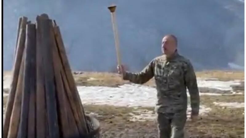 Prezident Cıdır düzündə Novruz tonqalı yandırdı