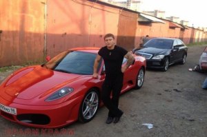 Əli Heydərovun qətli: silahlı cangüdən çölə çıxıb, az sonra killer atəş açıb