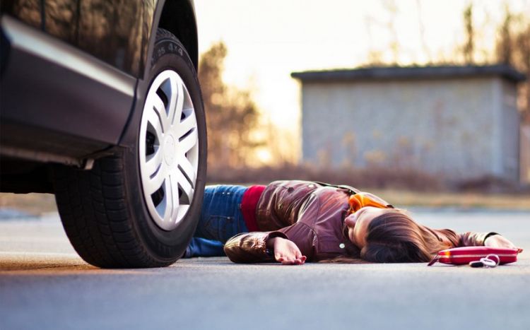 Bakıda avtomobil qadını vuraraq öldürüb