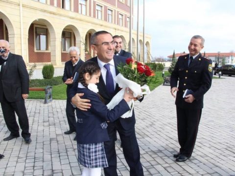 Həbs edilən sabiq başçıların əvvəlki işləri: Tamada, ofisiant…