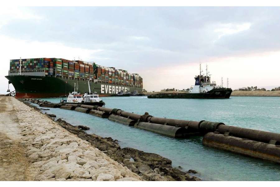 Süveyş kanalını bağlayan gəmi müsadirə edilib