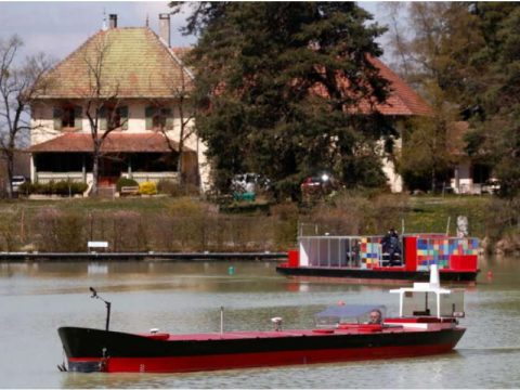 Nəhəng konteyner gəmisinin törətdiyi qəza gəmi sürücülüyünə yeni təkan verib