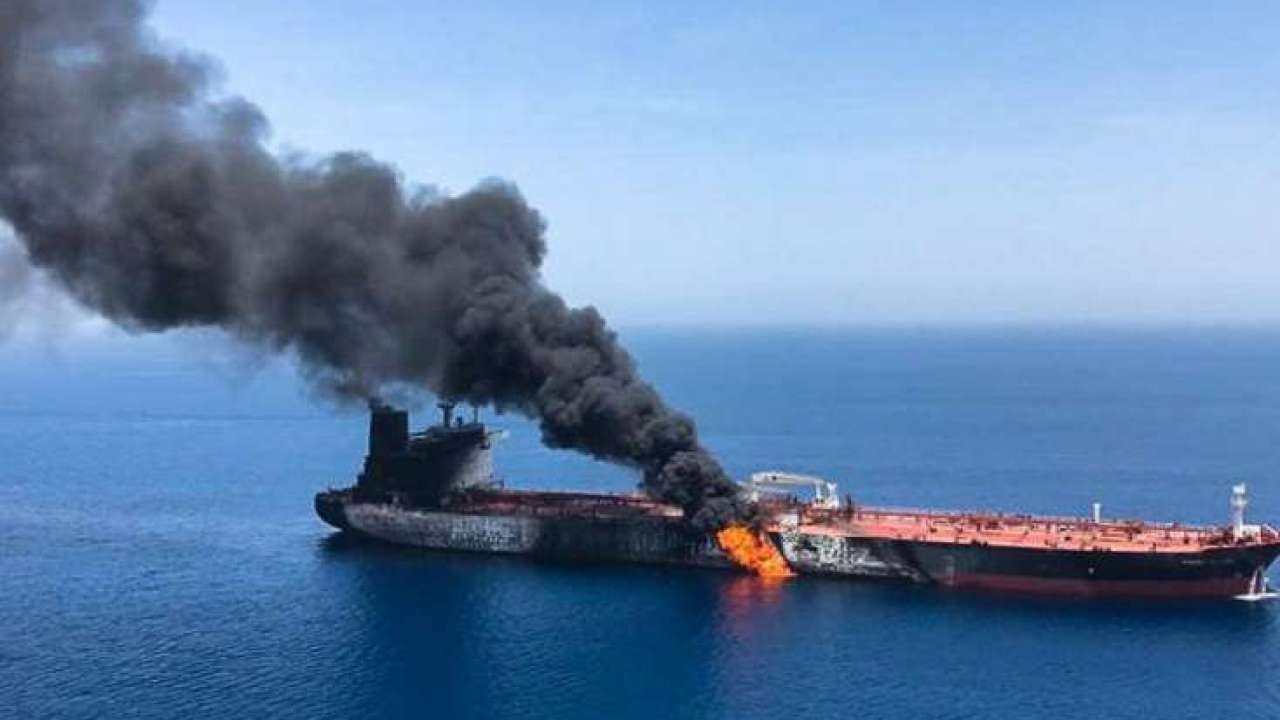 İsrailə məxsus gəmi vuruldu