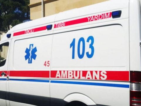 Bakıda avtomobil 50 yaşlı kişini vurub