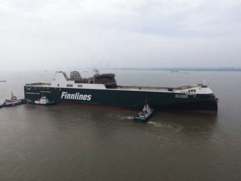 Ro-Ro tipli ilk hibrid gəmi suya salınıb