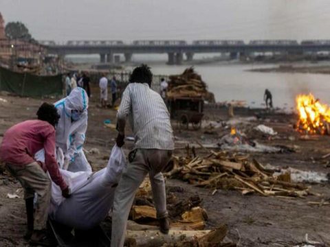 Çayda koronavirusdan ölənlərin onlarla cəsədi tapıldı