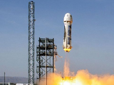 Blue Origin şirkəti ilk turistik uçuşun tarixini elan edib