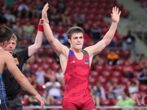 Güləşçimiz ermənini udub qızıl medal qazandı