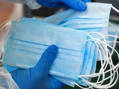 Bu gündən açıq havada maska taxmaq tələbi ləğv edildi