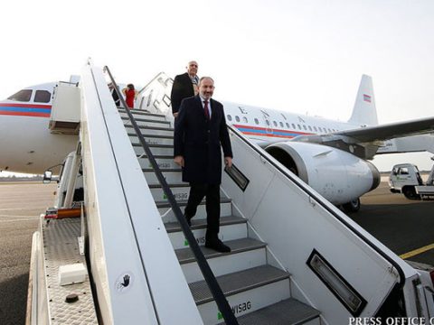 Paşinyan Yerevana qayıda bilmir