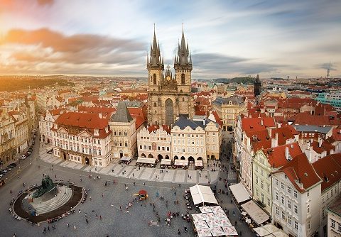 Çex-rus diplomatik savaşı: “qardaşlıq abidəsi” boşaldı…