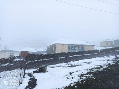 Xınalığa qar yağdı