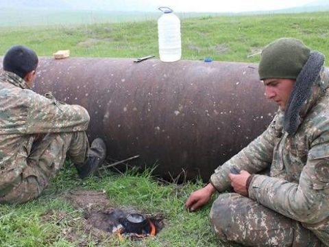 Aclıq və şəraitsizlikdən bezən hərbi qulluqçular Ermənistan ordusundan kütləvi şəkildə ayrılır