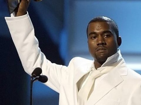 Bir stəkan suya 15 min dollar bəxşiş verdi