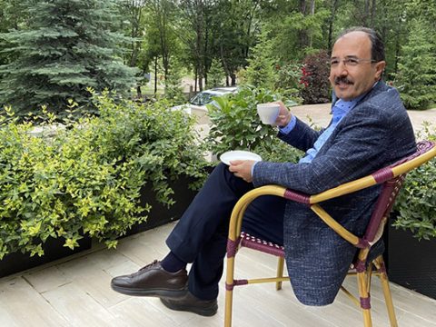 “Xarı Bülbül” hotelinin bağçasında bir fincan qəhvə… – Foto