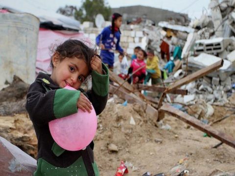 4 iyun – Münaqişələr zonasında yaşayan uşaqların günü