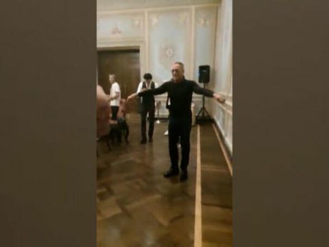 Van Damm qudası ilə “Ləzginka” oynadı – VİDEO