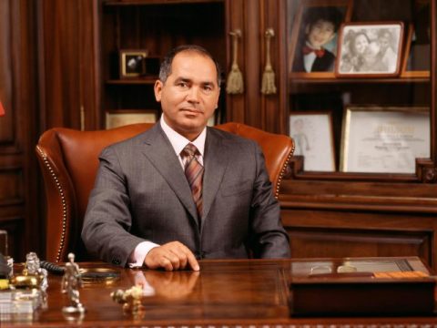 Niyə Rusiyalı milyarder Fərhad Əhmədov bunlara göz yumur?