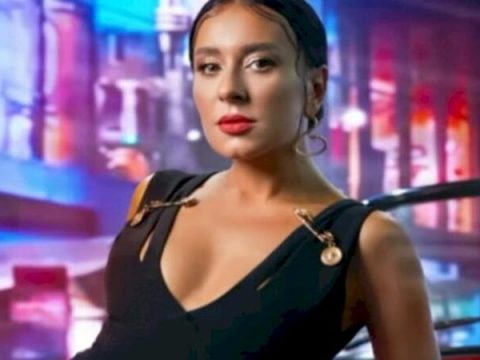 Xalq artistinin qızı  məzun oldu