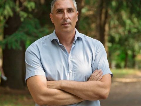 Sənin kədərlərini alıb aparacaq o çay yoxdur – Jelko Sekuloviç: Şeirlər – Tərcümə