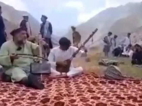 Taliban əfqan müğənnini güllələdi