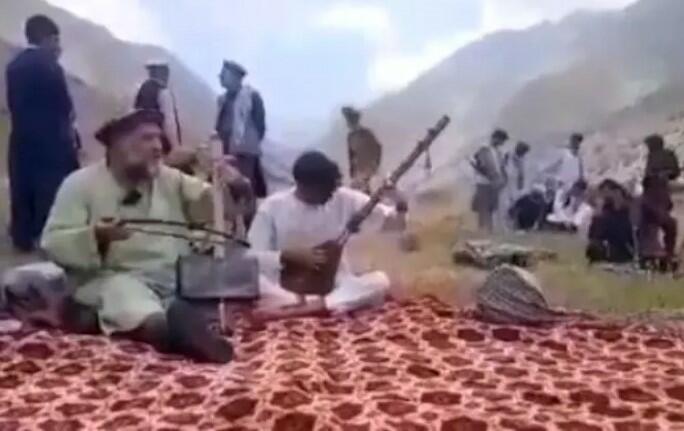 Taliban əfqan müğənnini güllələdi