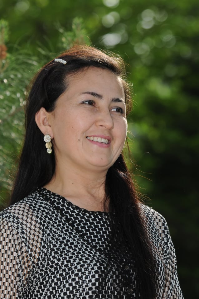 Tükenene kadar gökte özgür uçuşun,  Yine ağaçlara kuşlar geri dönerŞeirlər – Nargiza Asadova (Özbəkistan)