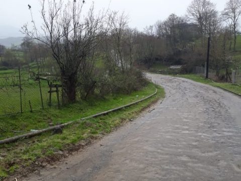 Miyankü-Kübin yoluna nəinki asfalt çəkilib, heç çınqqıl da tökülməyib
