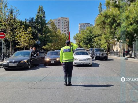 Vətən müharibəsi şəhidlərinin xatirəsi bir dəqiqəlik sükutla yad edildi – FOTOREPORTAJ