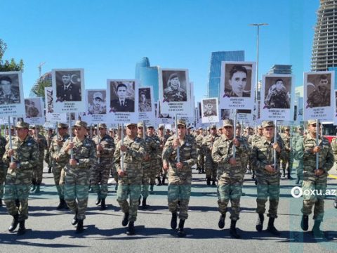 Bakıda Anım Günü ilə əlaqədar hərbçilərin yürüşü keçirildi – FOTOREPORTAJ + VİDEO