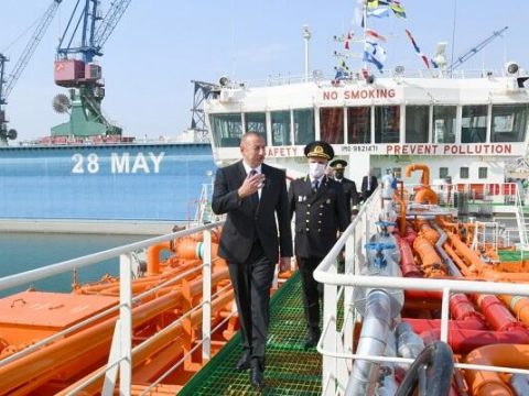 Prezident “Kəlbəcər” tankerinin istismara verilməsi mərasimində