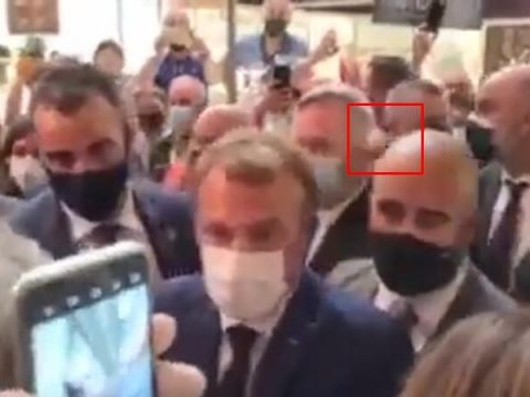 Makronu yumurta atəşinə tutdular – VİDEO