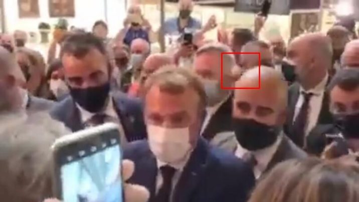 Makronu yumurta atəşinə tutdular – VİDEO