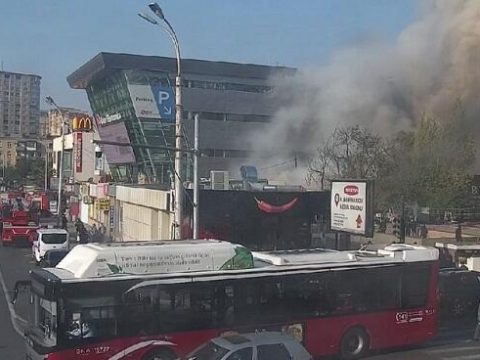 Nərimanovda yanğın: metronun bir girişi bağlandı – Video