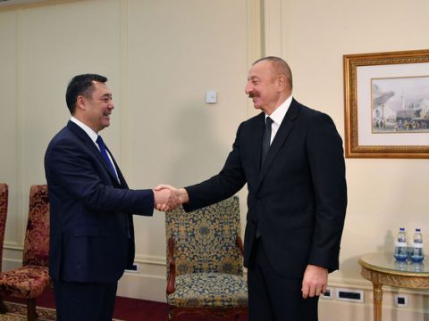 İlham Əliyev Qırğız Respublikasının Prezidenti ilə görüşdü – YENİLƏNDİ + FOTO