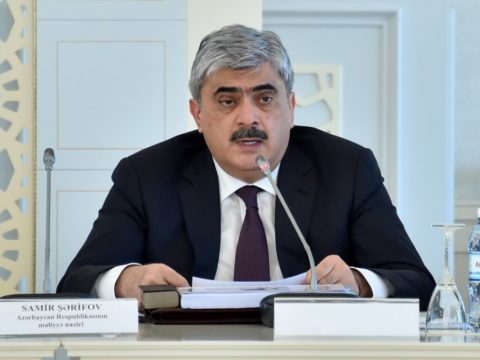 Nazir deputatlarla büdcəni MÜZAKİRƏ EDİR